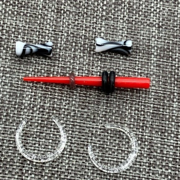 Piercing Ear Stretching Lot Clear Red Black White Swirled Punk Goth Emo - Picture 1 of 2